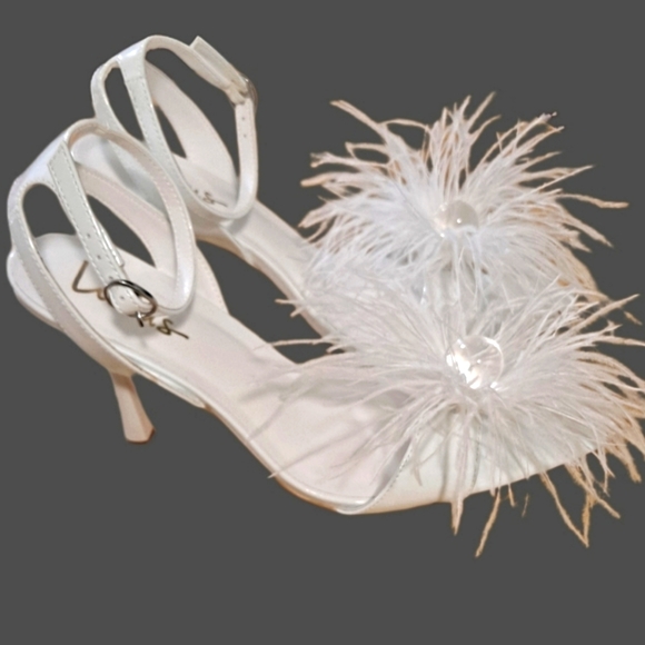Lulus Shoes - Lulu's Harlee White Patent Feather Ankle Wrap High Heels. Gorgeous 😍 Sz. 10